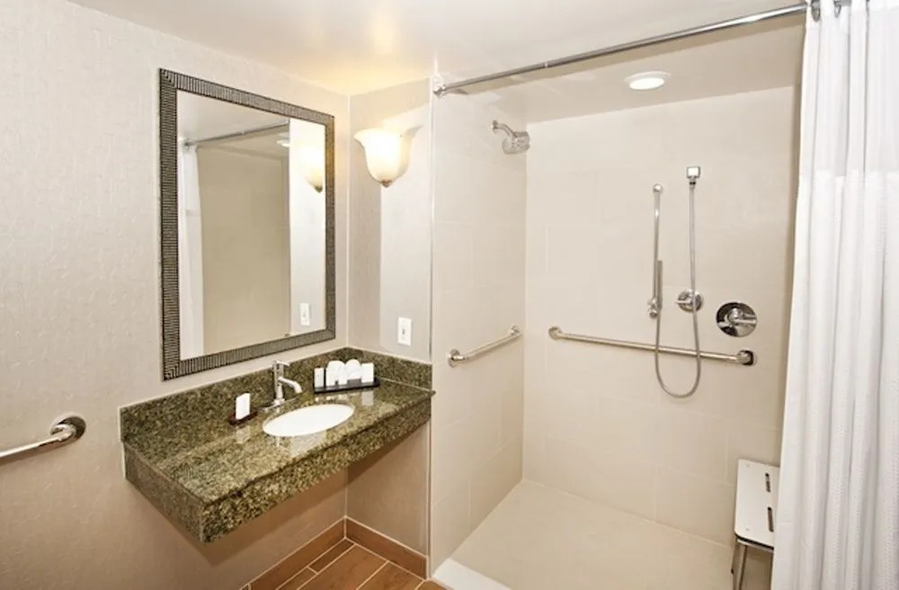 Embassy Suites by Hilton Cincinnati Northeast - Blue Ash