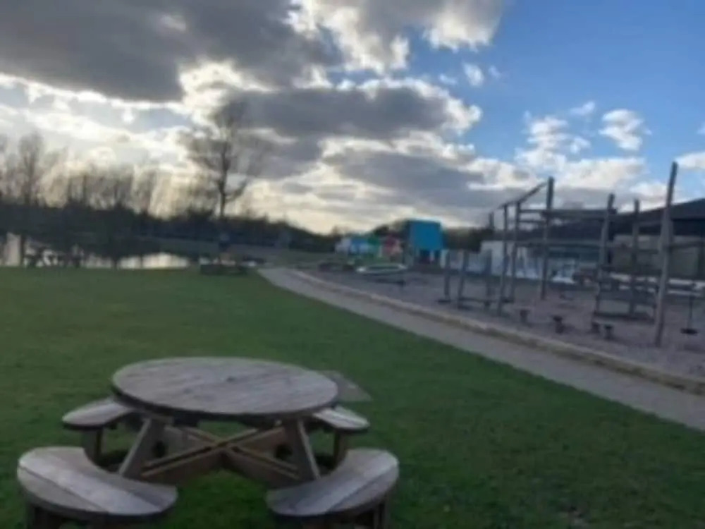 2-bed Lodge Sleeps 4 - Pet Welcome - Fireplace
