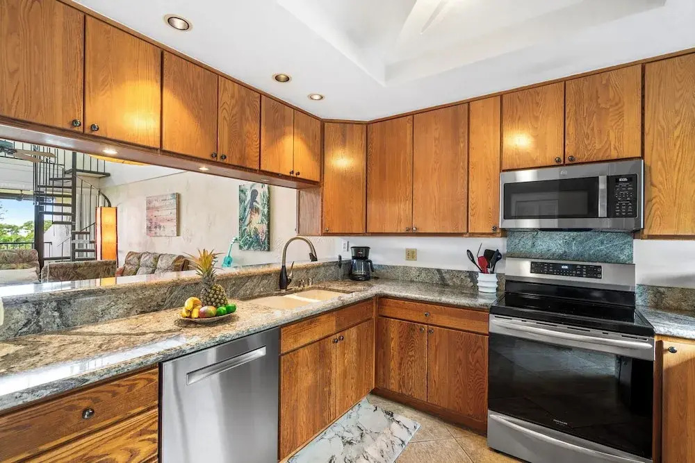 2 Bedrooms + Loft - Sleeps 6 - Ocean & Golf Views - Lanai - Vrkcv