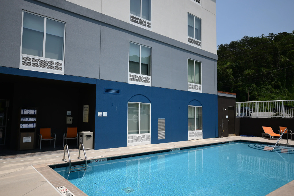 Holiday Inn Express & Suites Caryville by IHG
