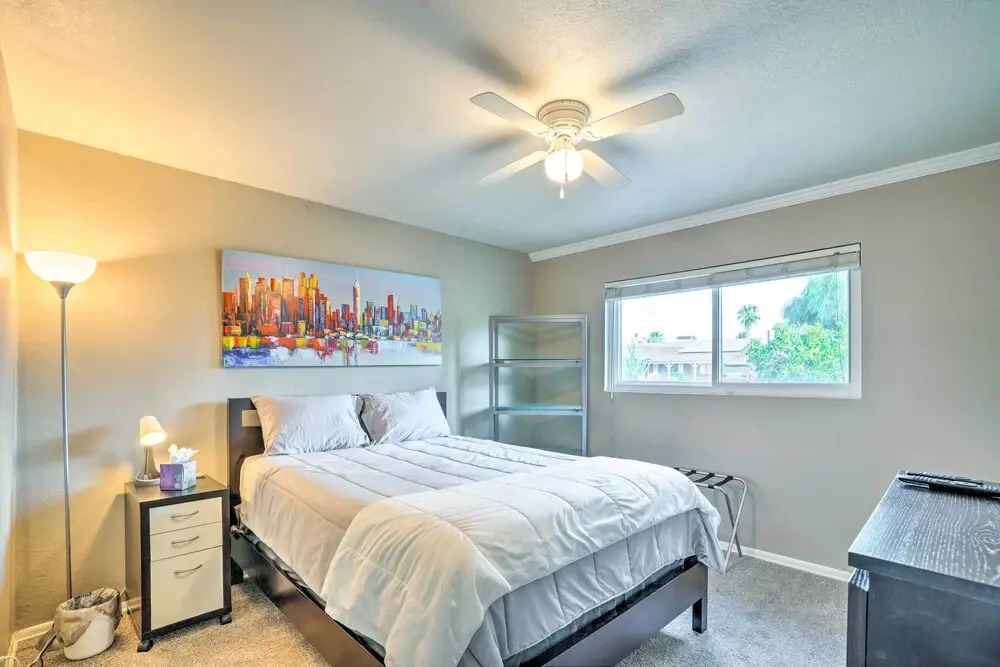 1 Mi to Old Town Scottsdale: Home w/ Putting Green