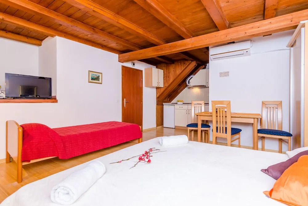 11 Stars Apartments