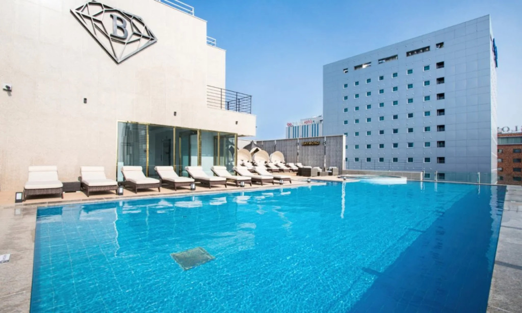 Baymond Hotel