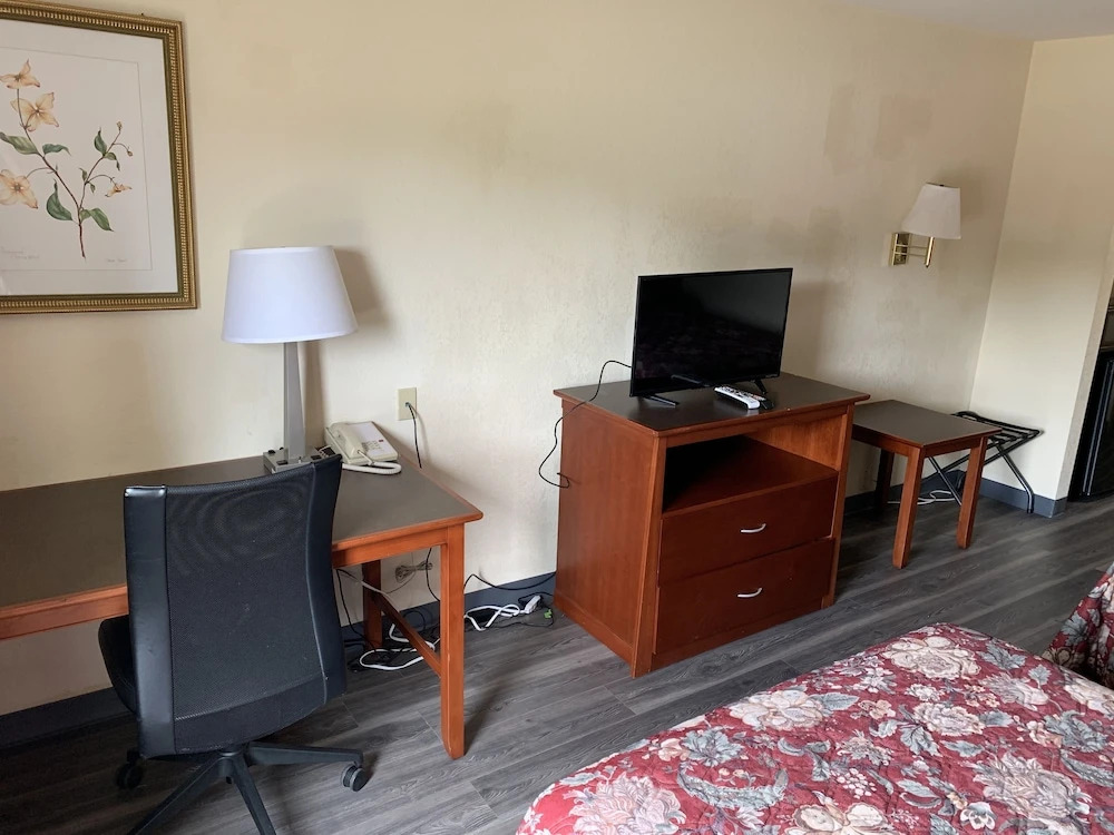 Amelia Inn & Suites