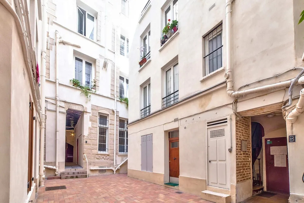 Studio With Mezzanine in the Heart of the Latin Quarter - PRO Agency