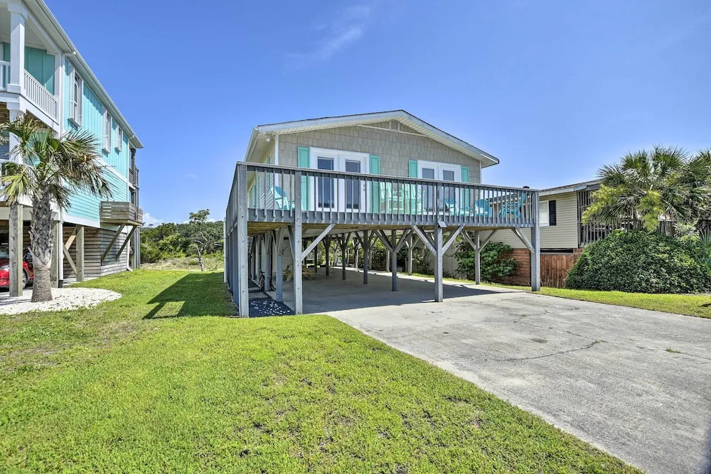 Oak Island Beach Abode w/ Deck: Walk to Shore!