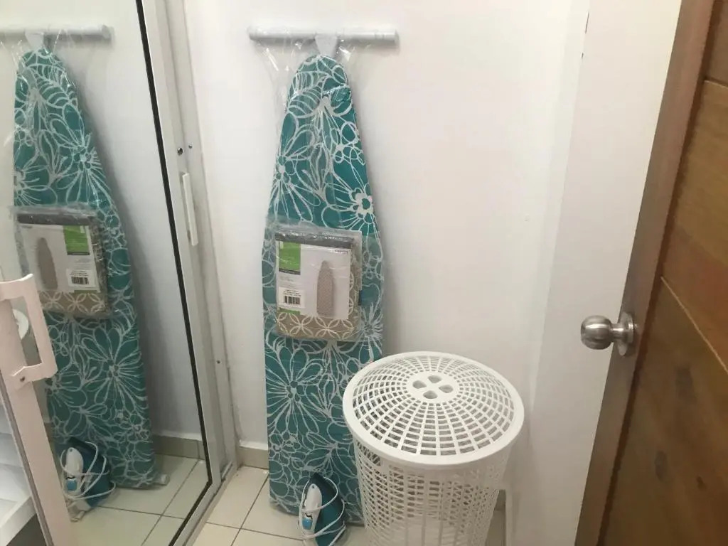 moderno apto frente a la piscina