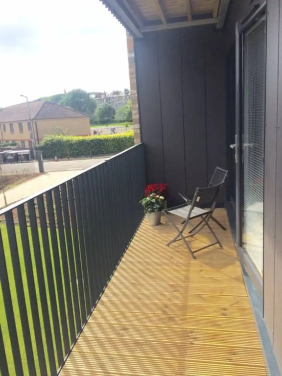1 Bedroom Apartment With Free Parking Sleeps 2 in City Centre