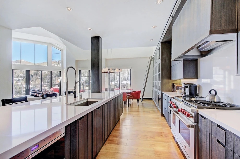 Iconic 5 Bedroom Penthouse at the Ritz-Carlton by RedAwning