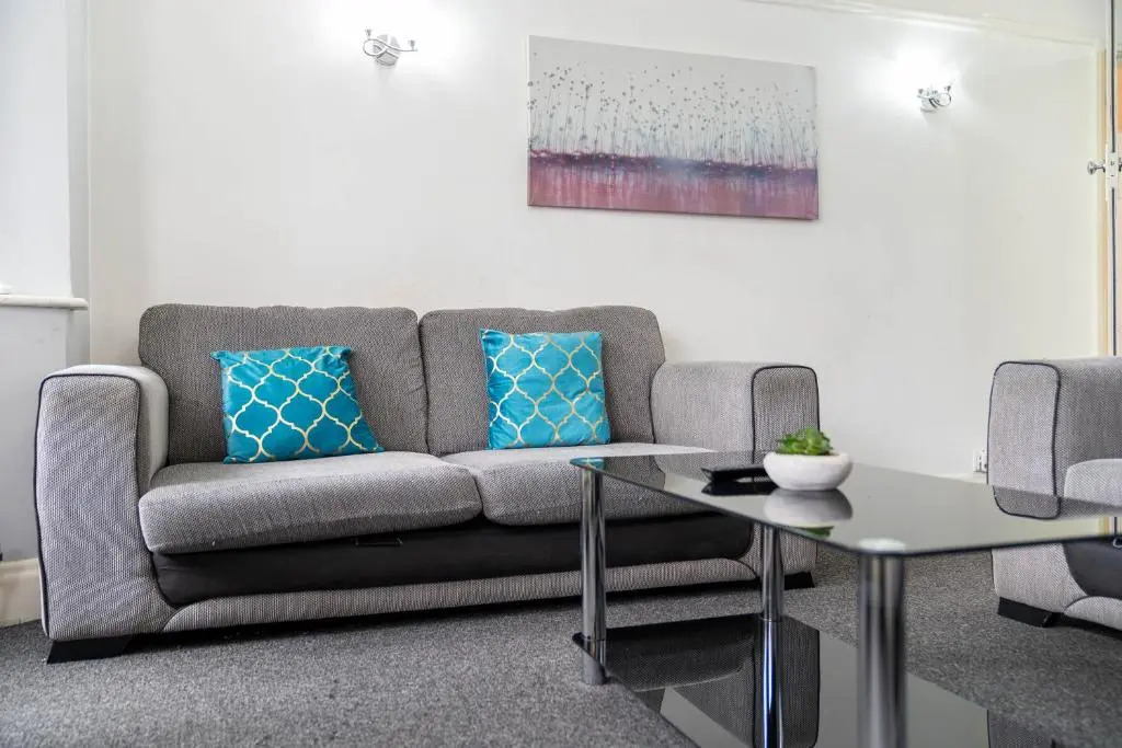 HAUS Detached Five Bed House - Off-street Parking - 11 Guests - Garden -WIFI - Smart TV-TOP RATED