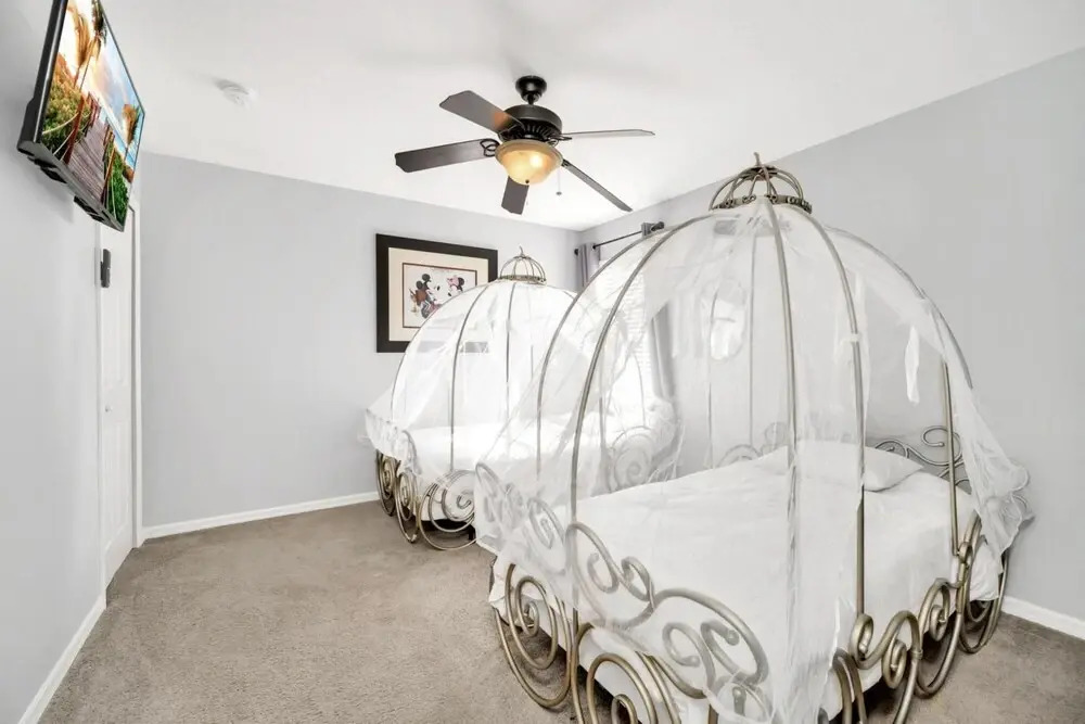 Spacious 6BR Home With Pool Hot Tub Theater and Netflix - Near Disney