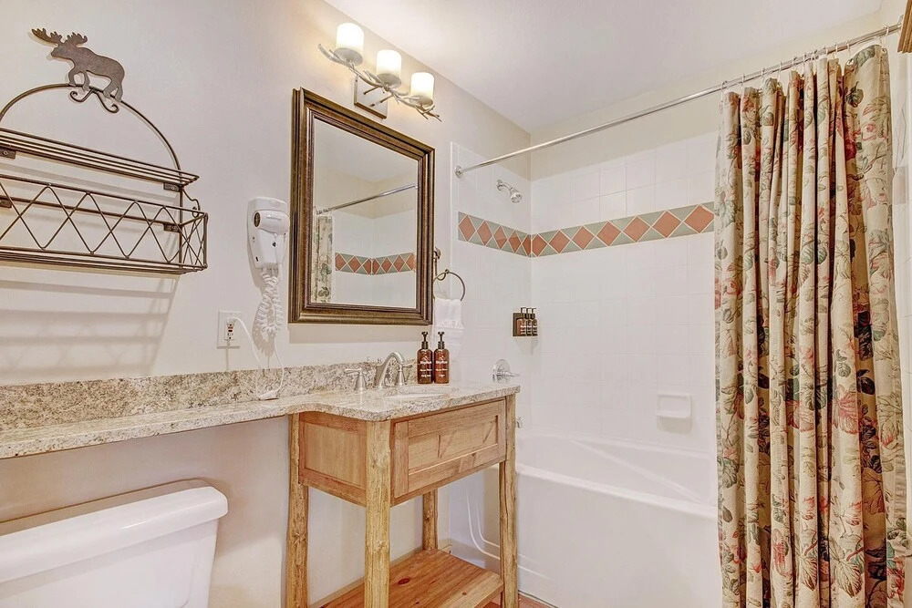 Tx202 Taylors Crossing 1 Bedroom Condo by RedAwning
