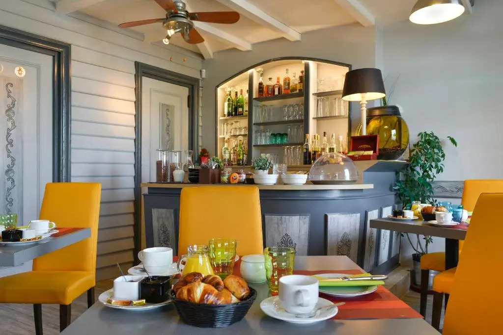 Logis Hotels Restaurant Le Dauphin