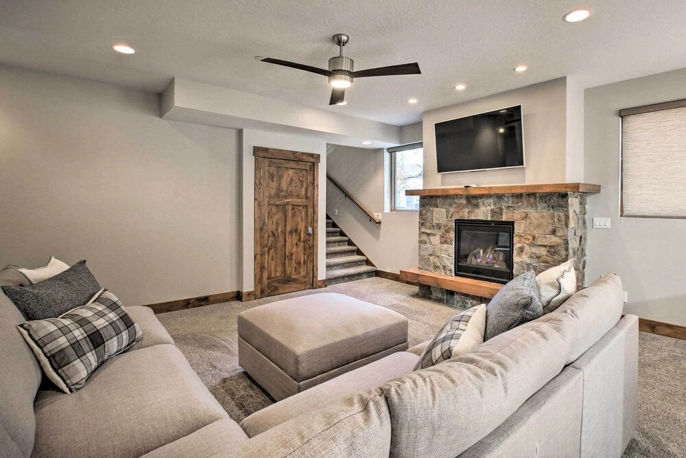 Modern Townhome w/ Mtn Views < 7 Mi to Ski Resorts