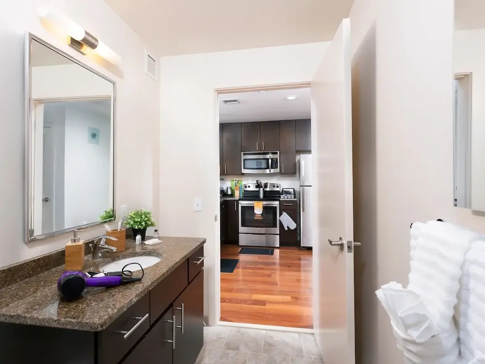 2 Bedroom Furnished Apartment Near Rittenhouse Apts by RedAwning