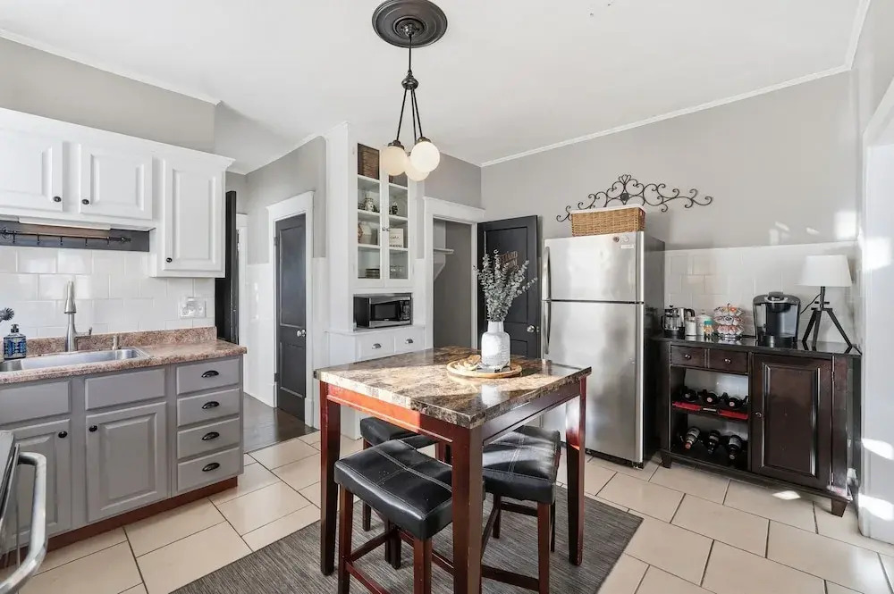 The Chocolate Suite - Walkable And Peaceful 2 Bedroom Home