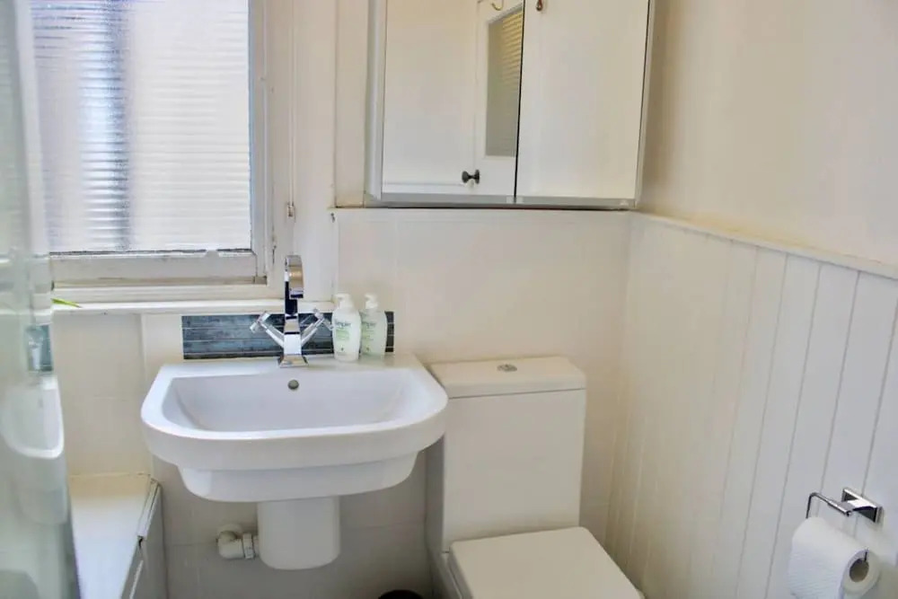 2 Bedroom Flat In Comely Bank