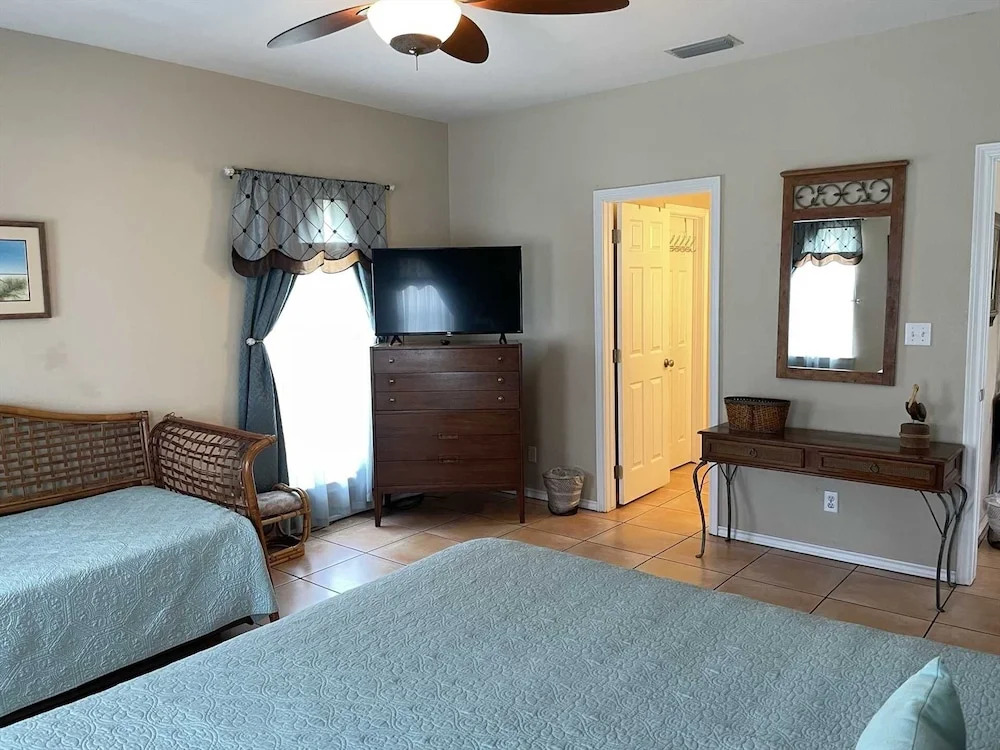 126 E Pike 4 Bedroom Home by RedAwning