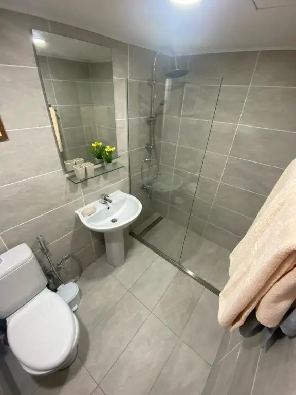 Seaside Maisonette 200M from sea