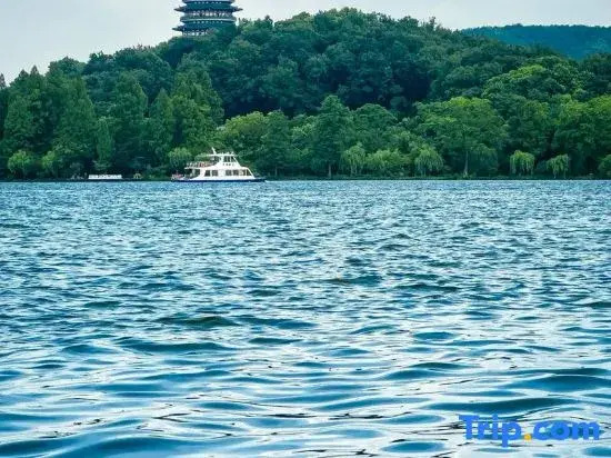 One Lemon Boutique Hotel (West Lake Lakeside Fengqi Road Subway Station)