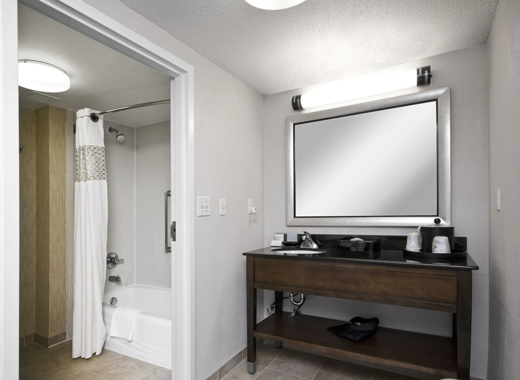 Hampton Inn & Suites Raleigh Cary Lenovo Center