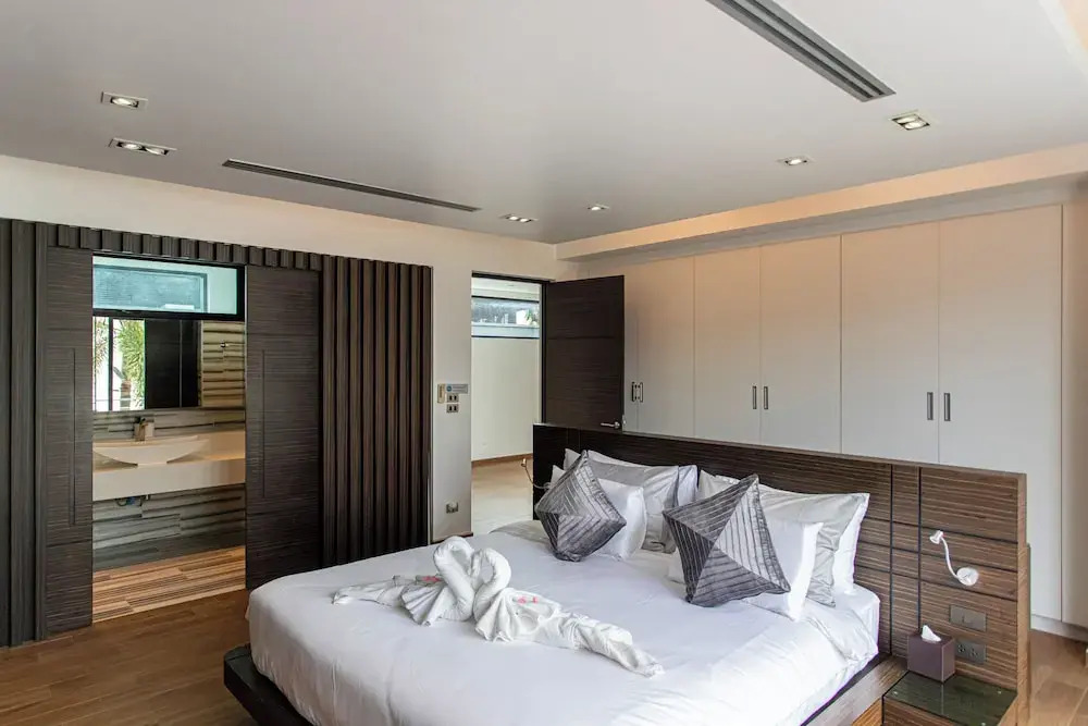 Tropical Haven Villa 4-Bedroom Private Pool Butler Choeng Thale Phuket