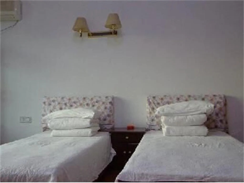 Wuyuan Longhu Hostel