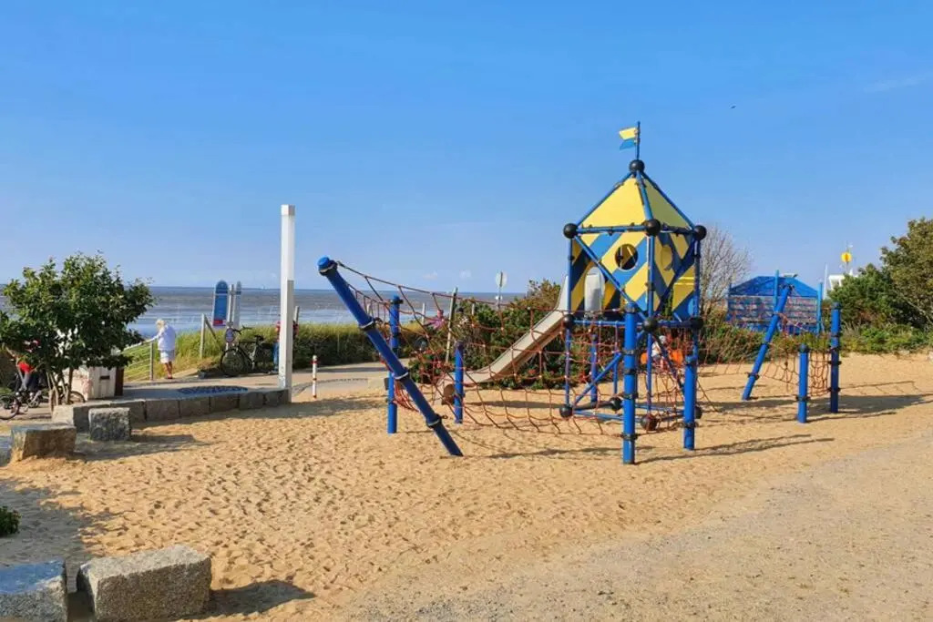 Apartment 103 im Haus Seehütte direkt am Strand in Cuxhaven Duhnen mit Seesicht in der Ferne