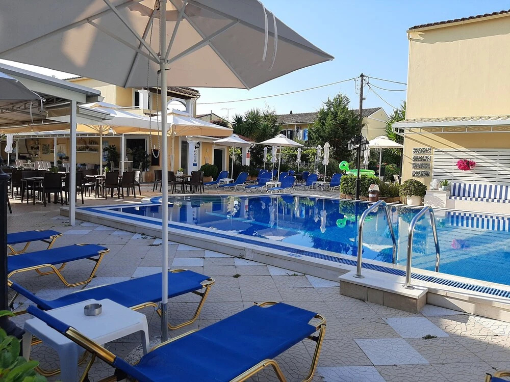 Solaris Methea- Luxury Central Villa by the Castle
