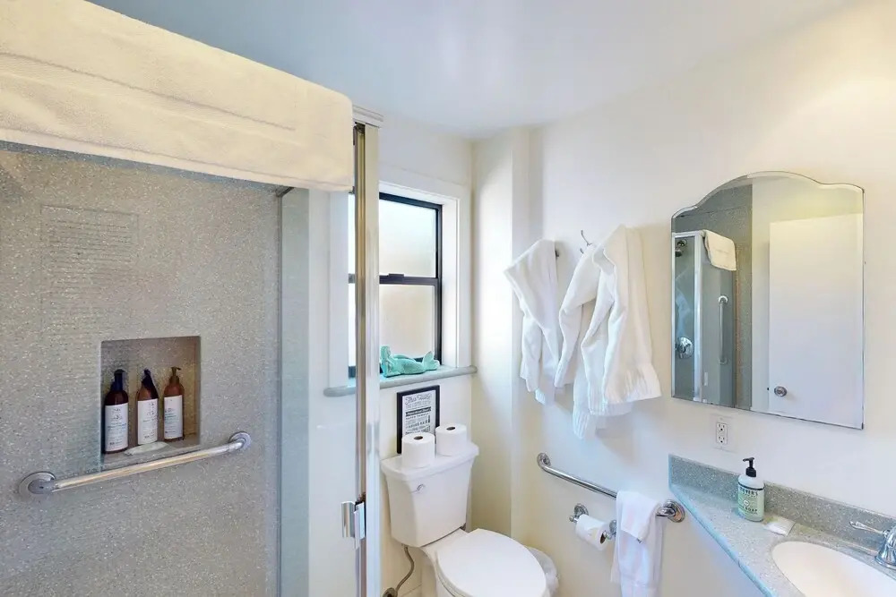 Stroll to Shore: Stinson Beach Gem w/ Hot Tub