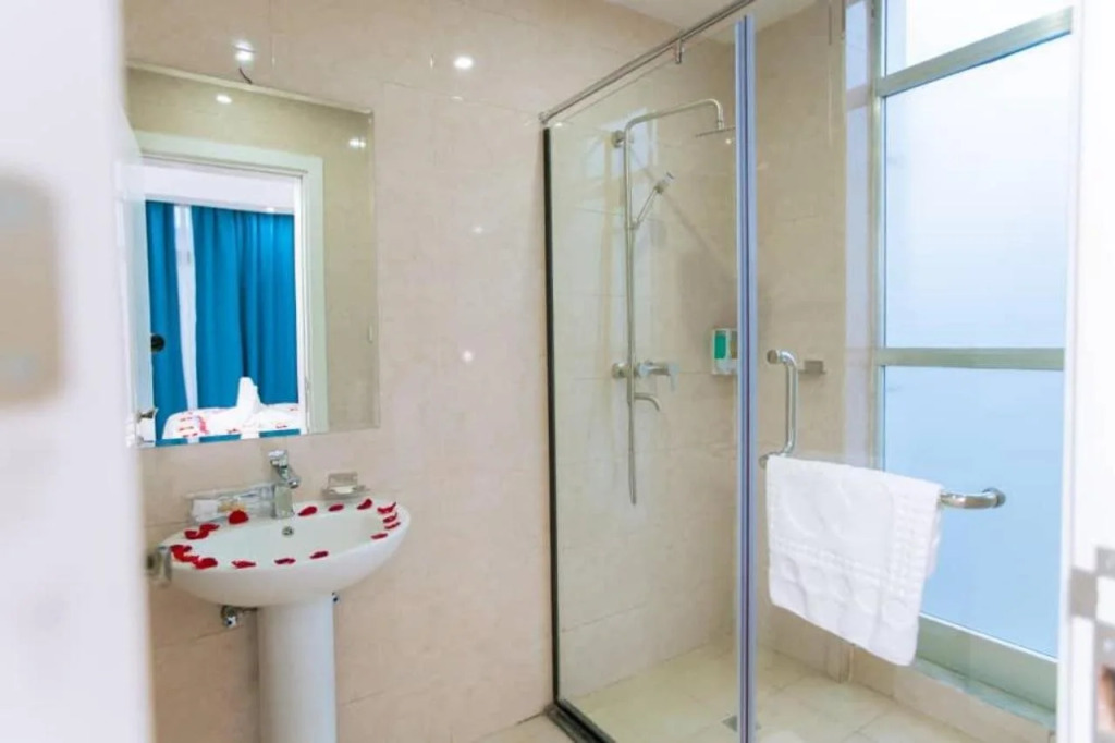 Vibes Hotel and Spa