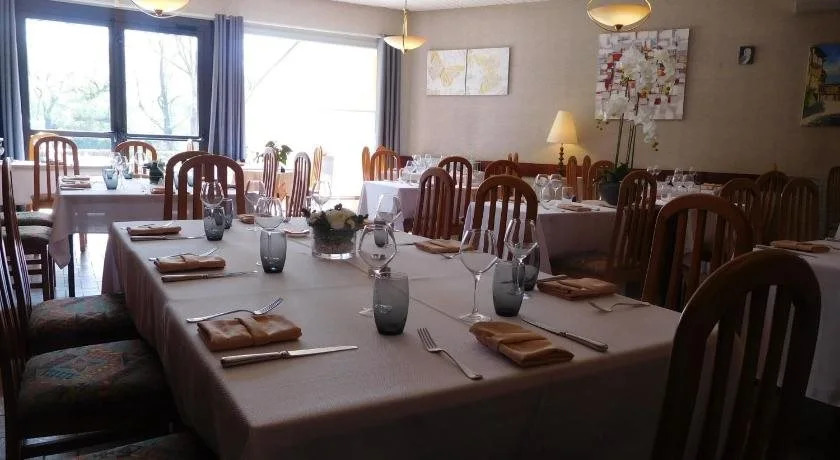 Au Relais de lOust