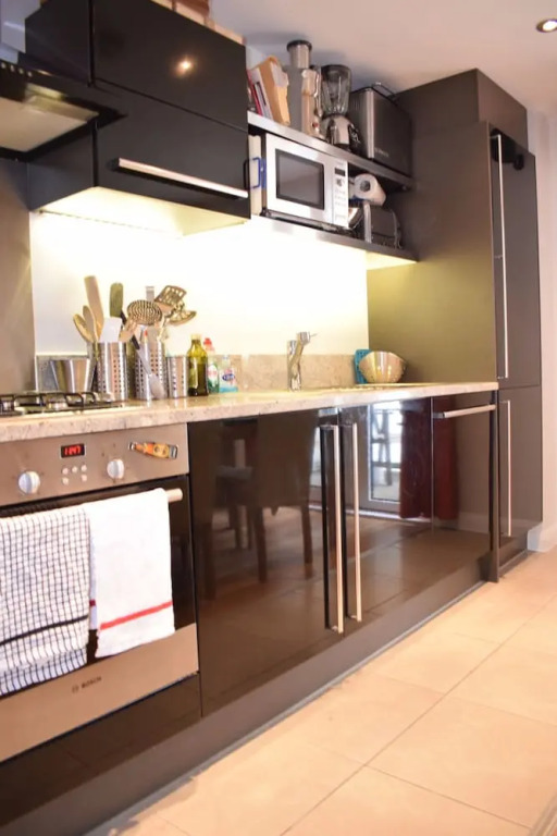 Spacious Apartment in Fantastic Location