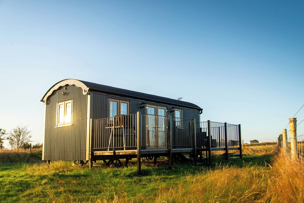 Head For the Hills Glamping - Skylark Shepherd's Hut