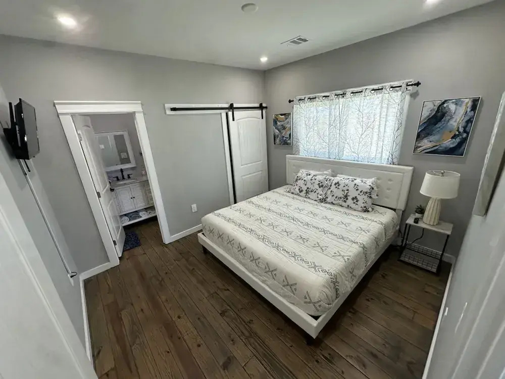 Cozy Seaside Cottage Escape