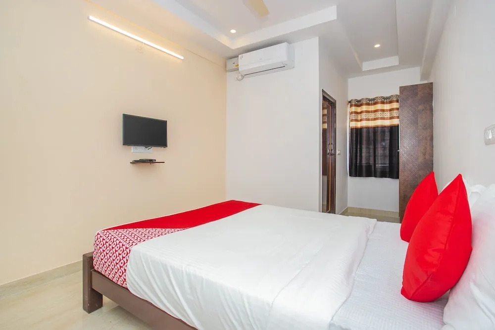 OYO Flagship 16626 Rajkamal Stay Inn Airport Road