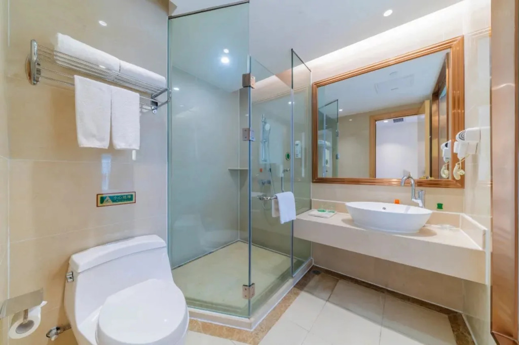 Vienna Hotel (Foshan jiujiang xinji plaza store)