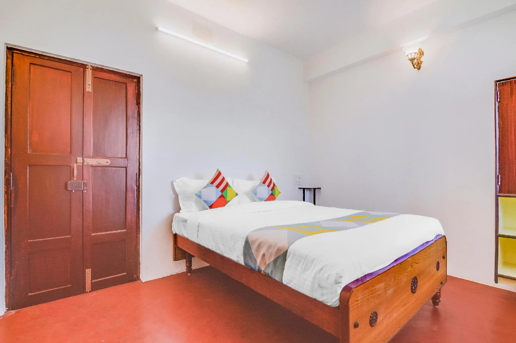 OYO Home 78223 Compact Studio @ Annasalai