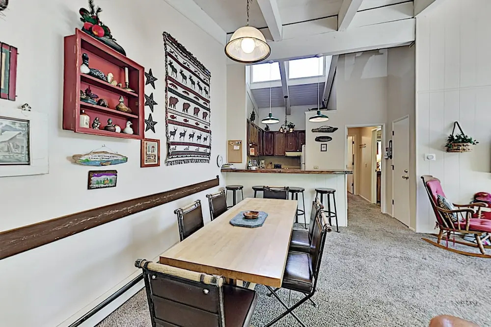 3251chat 4 Bedroom Condo