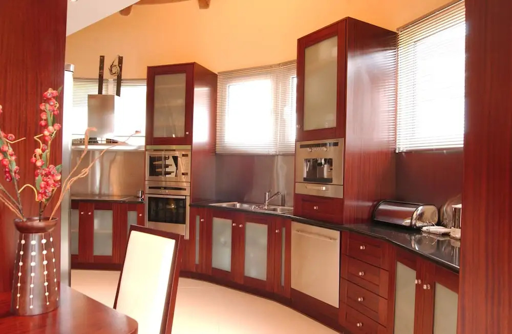 Beautiful 9-Bed Villa in Gouvia with Tennis Court