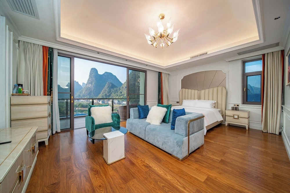 Yangshuo Fadai overhanging hot spring light luxury hotel