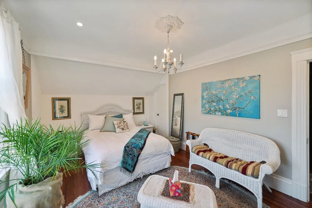 San Francisco Retreat Just Steps From Golden Gate Park And Ocean Beach! 3 Bedroom Home by RedAwning