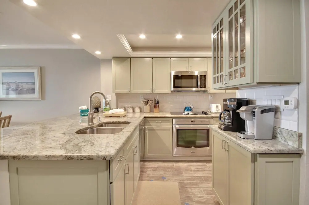 Land's End 402 Building 10 Beautiful Updates / Beachfront!