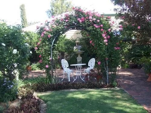 83 on Swan B&B