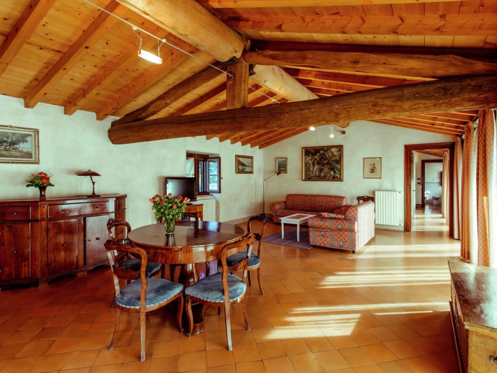 Luxurious Holiday Home in Salò with Swimming Pool