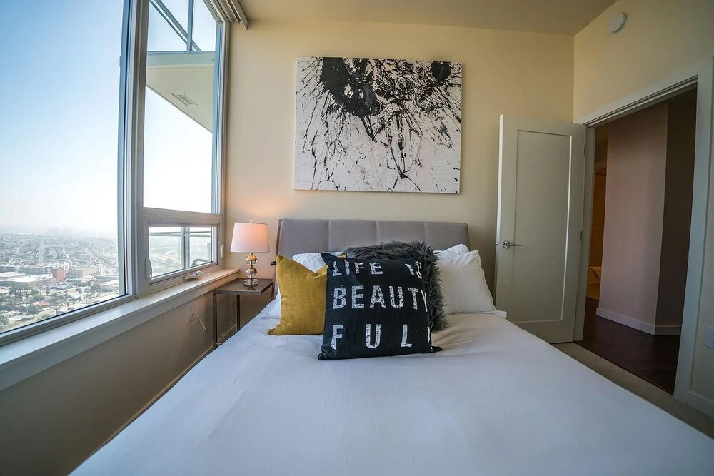 Ocean View I by AvantStay | Home in the Heart of DT w/ City & Ocean Views!