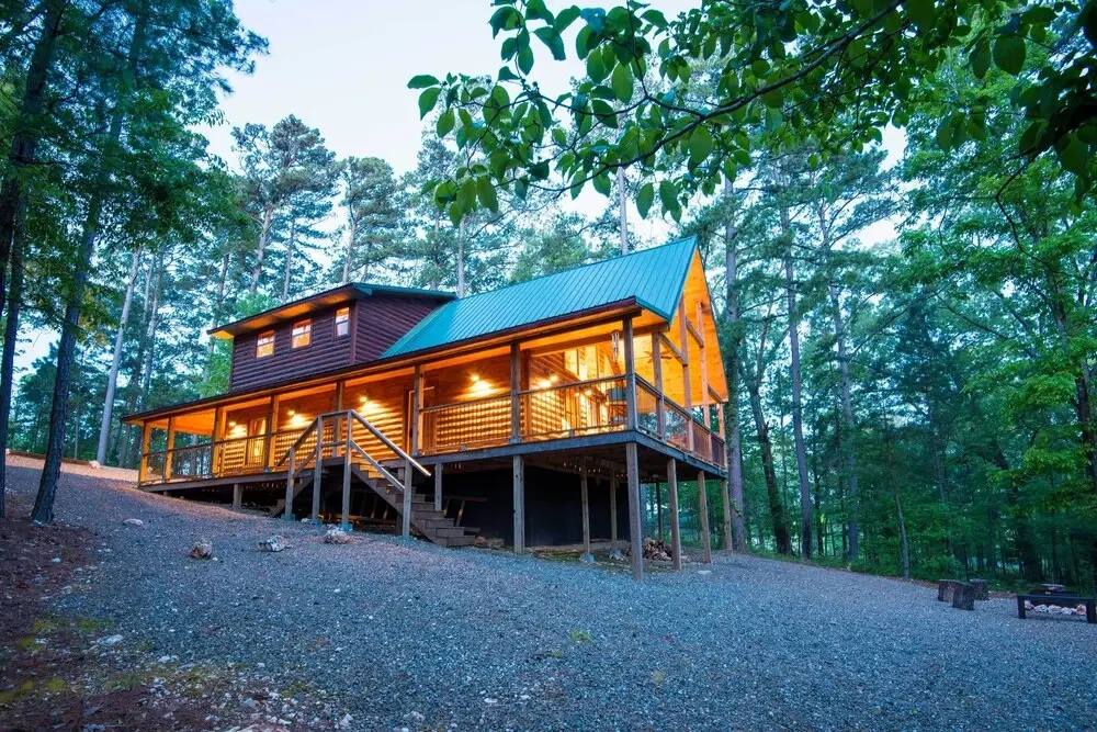 Pet-Friendly Broken Bow Cabin w/ Fire Pit