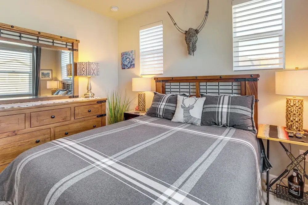 Walk to Light Rail! Townhome 9 Mi to Dtwn Denver