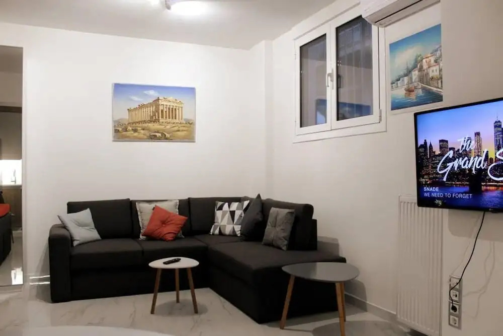 New Luxurious Studio at the Acropolis Foot Hills