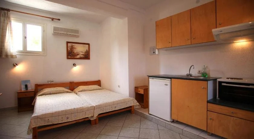 Alexandros Rooms & Studios